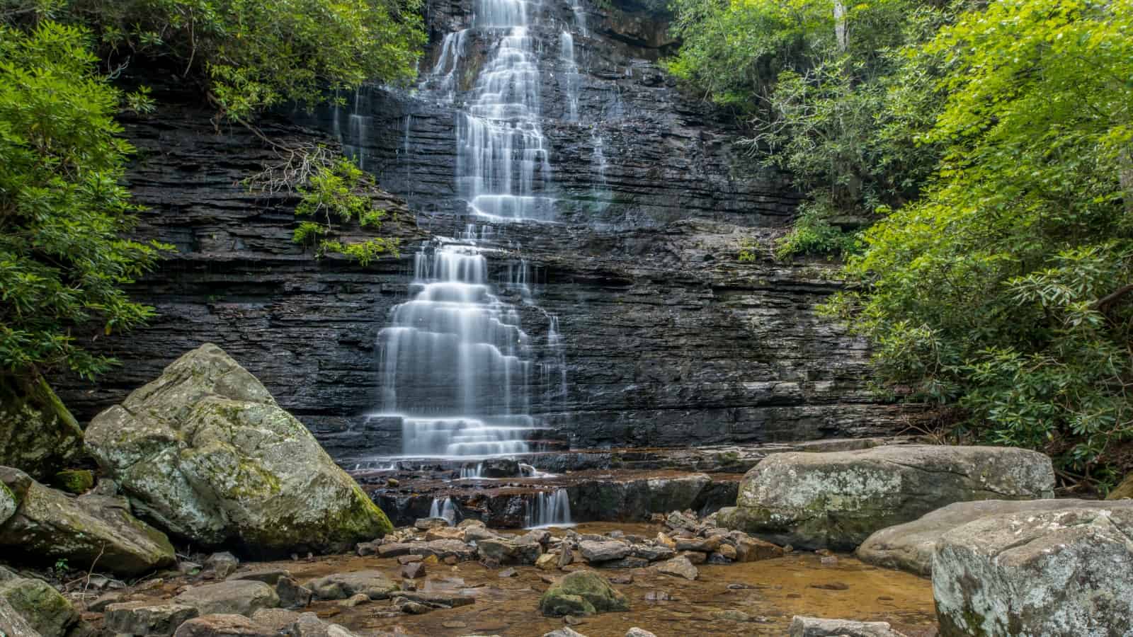 10 Popular Waterfalls in TN for the Explorer in You!