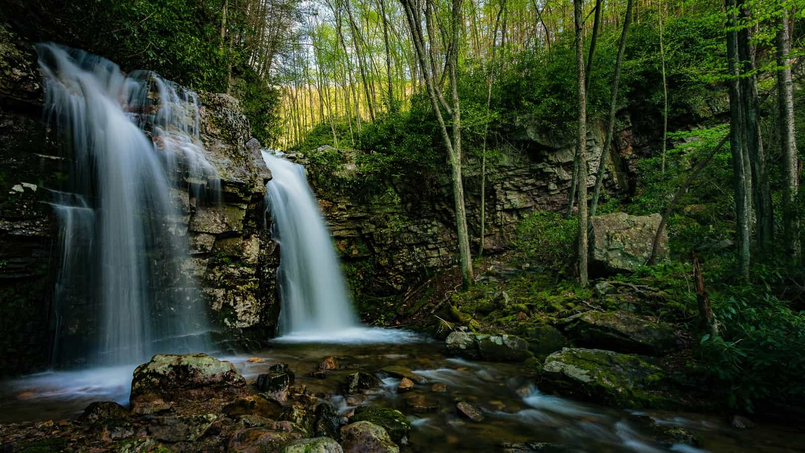 10 Popular Waterfalls in TN for the Explorer in You!