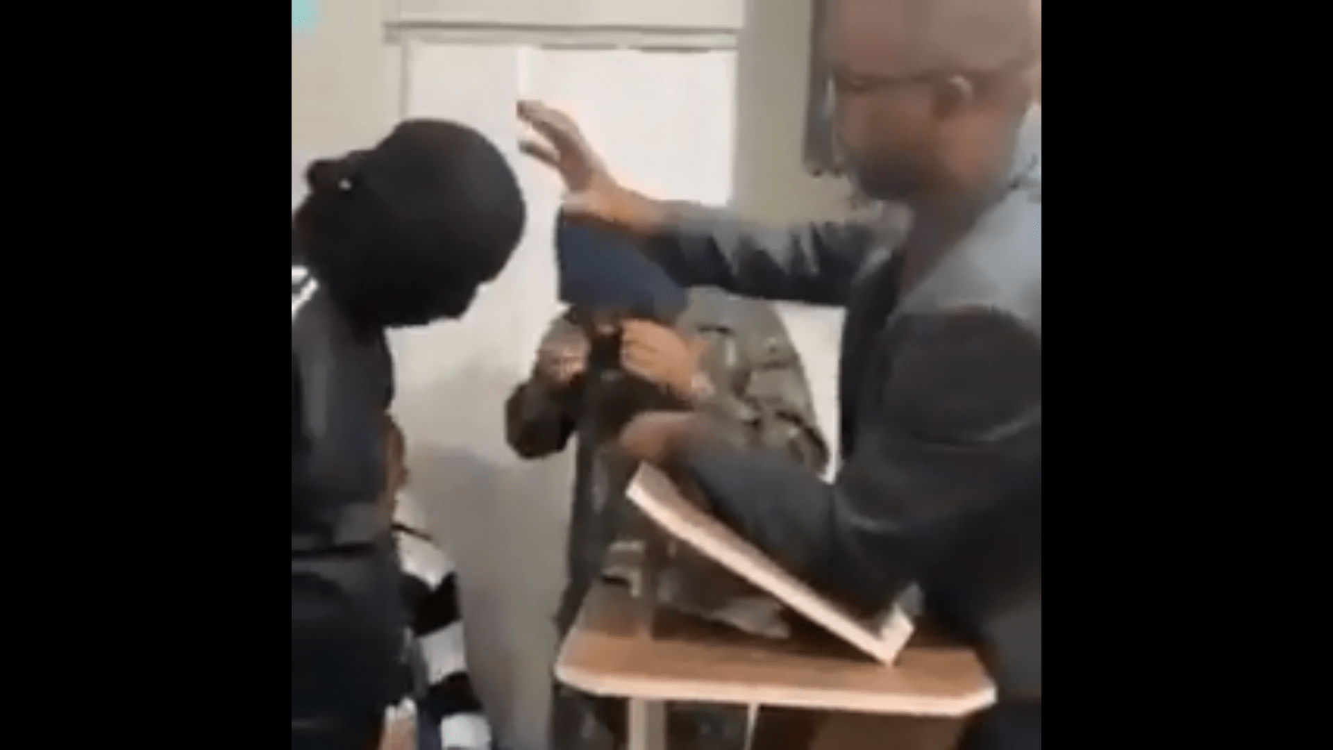 Traficantes interromperam um culto numa igreja evangélica na favela que