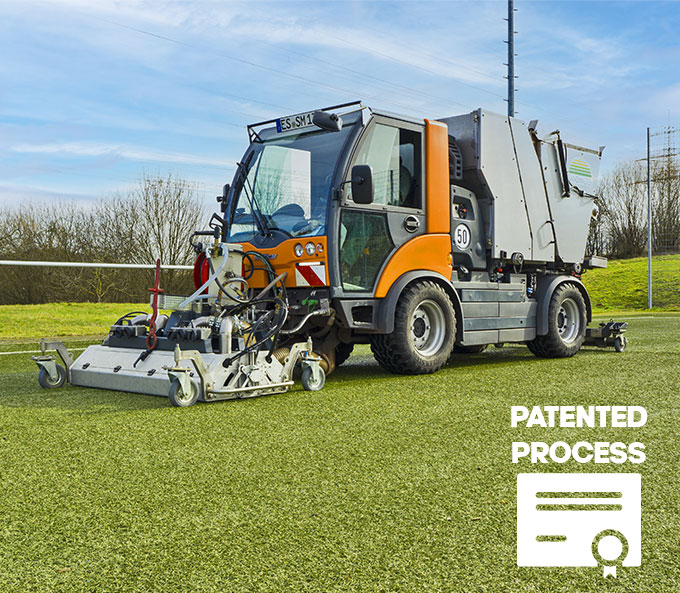 Full wash of artificial turf with mobile water filter system from