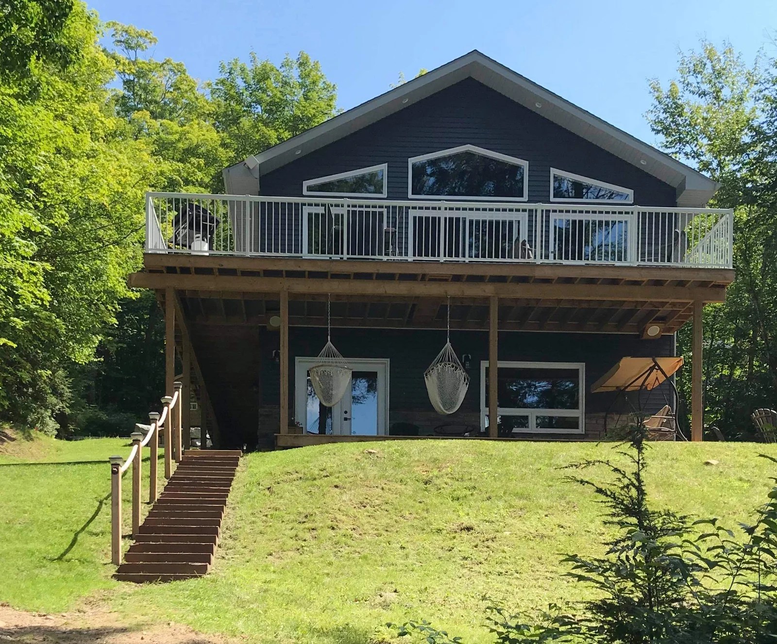 Sandy Bottoms Cottage Stunning 4 Bedroom Waterfront Luxury Home on Eagle Lake South River, Ontario