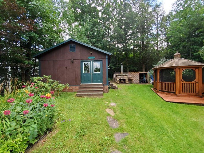 Saranac Lake, New York. Exceptional 3 bedroom 2 1/2 bath modular home