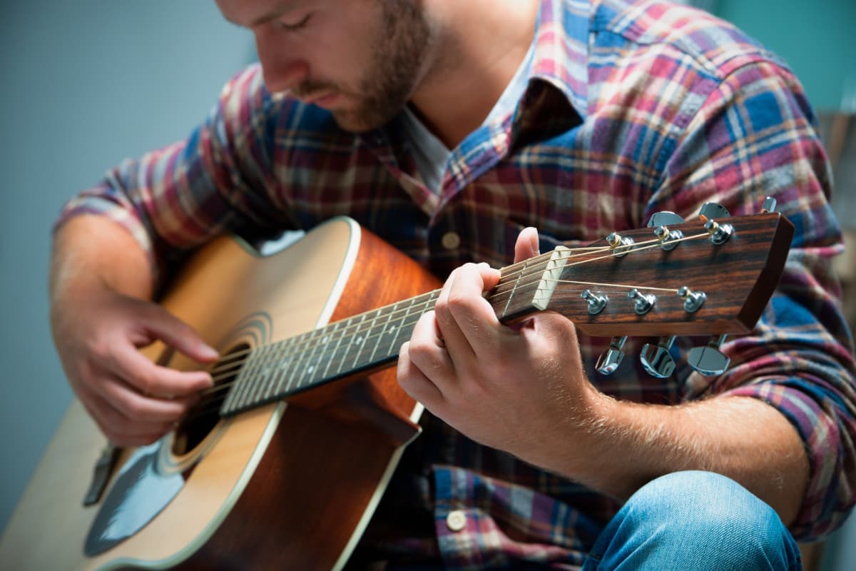 15 Signs Your Guitar Pick Is Worn Out