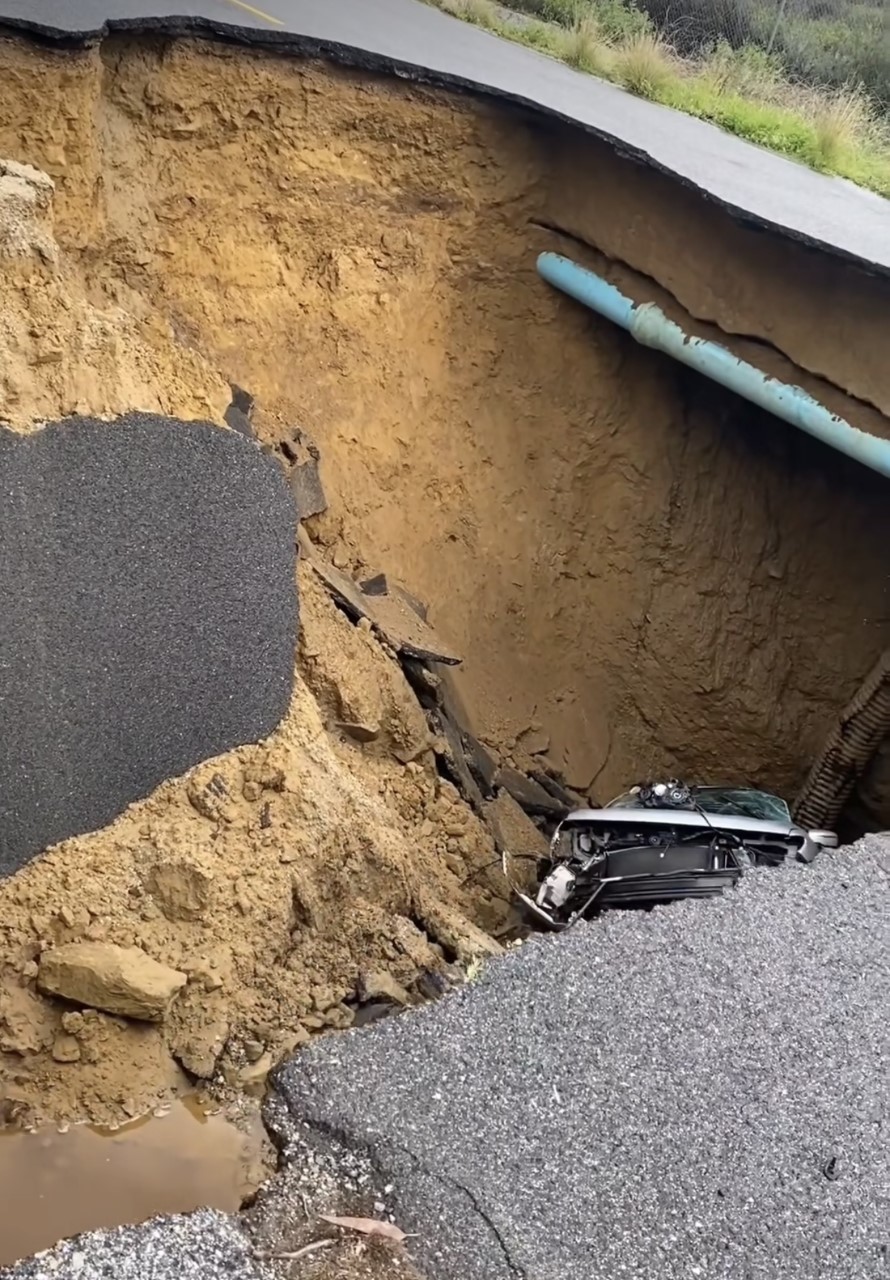 Powerful Storm Causes Chatsworth Sinkhole More Rain is Expected The