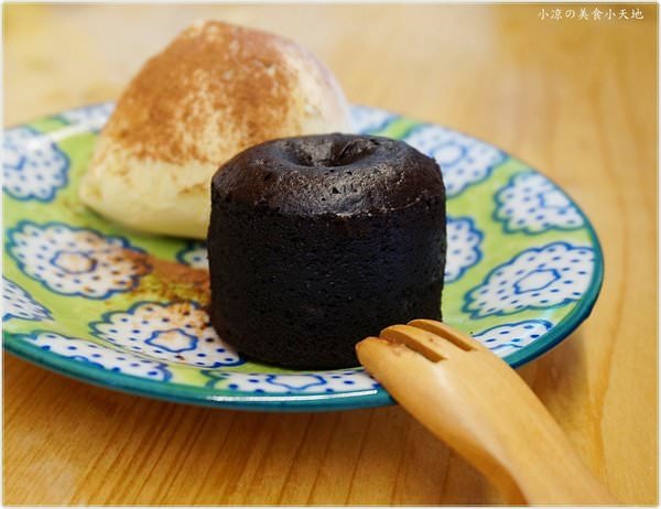 『台中。北區』框旅咖啡║隱藏於雙十國中後方，舒適愜意的老宅咖啡館，享受寧靜的下午茶時光