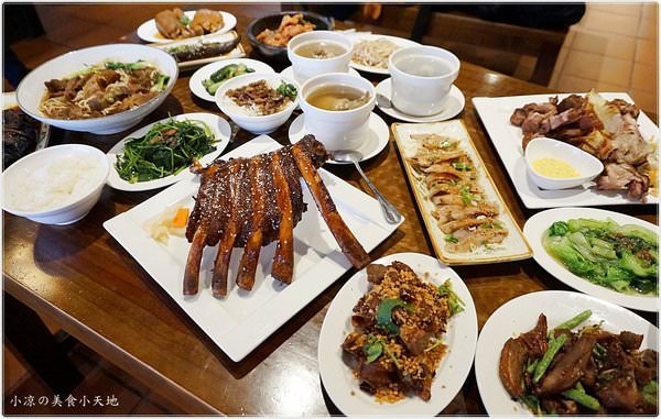 『台中。北屯區』新唐人御品豬腳║比手掌長！驚見「神秘鬼爪」！古早味的創新料理，平價中的好滋味，豬腳三吃令人回味不已的好滋味(2017夏日新菜單登場)