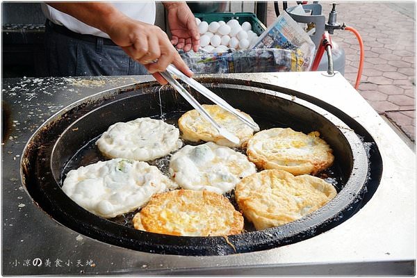 『台中。豐原區』南陽無名早餐║在地人推薦炸到黃金酥脆的蛋餅VS香噴噴現煎水煎包