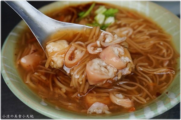 『台中。沙鹿區』鹿寮大腸麵線║遇見三輪車~一攤充滿古早味的小吃，現在有店面了，從早到晚都吃的到囉