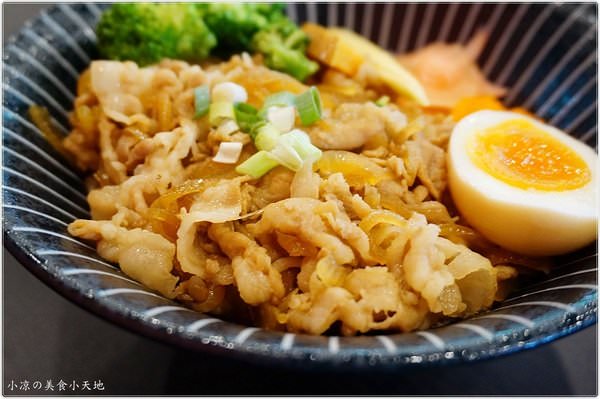 『台中。豐原區』醬牛燒肉弁当專賣店║緊鄰廟東商圈，太平洋SOGO百貨，新日式便當品牌，香噴噴燒肉便當，越吃越涮嘴～（有外送服務唷）