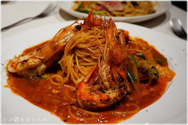 『台中。西區』PMAM BISTRO義式餐酒館║pasta與調酒創意搭配。義式風味瀰漫萬千風情，適合聚餐&小約會