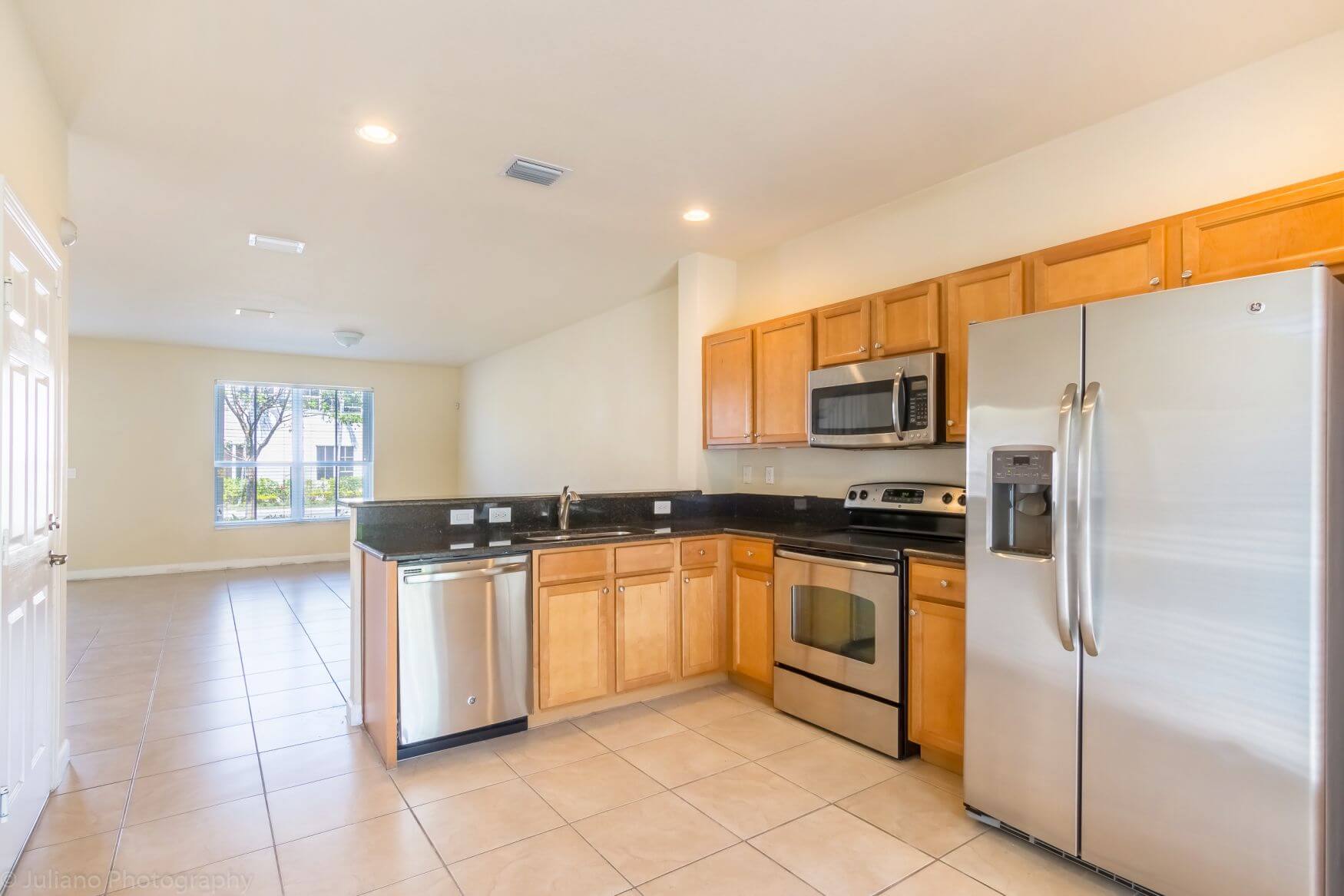 Kendall Square for sale Alhambra Santana Sales Group te ofrece un hermoso townhouse en venta