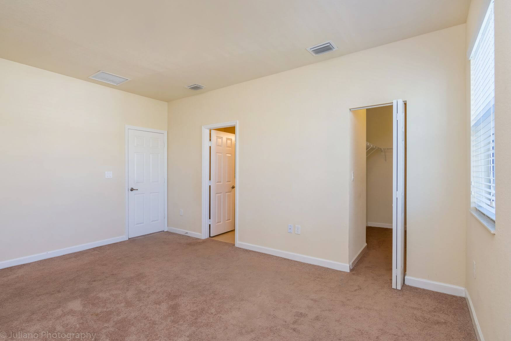 Kendall Square for sale Alhambra Santana Sales Group te ofrece un hermoso townhouse en venta