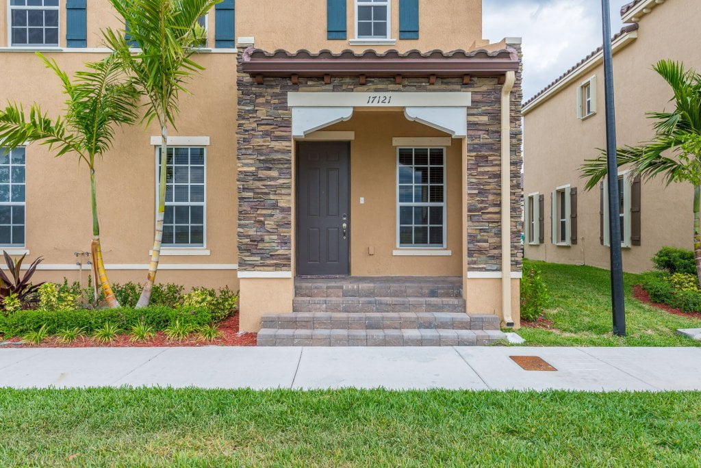 Kendall Square townhouse for sale modelo Paris Santana Sales Group te