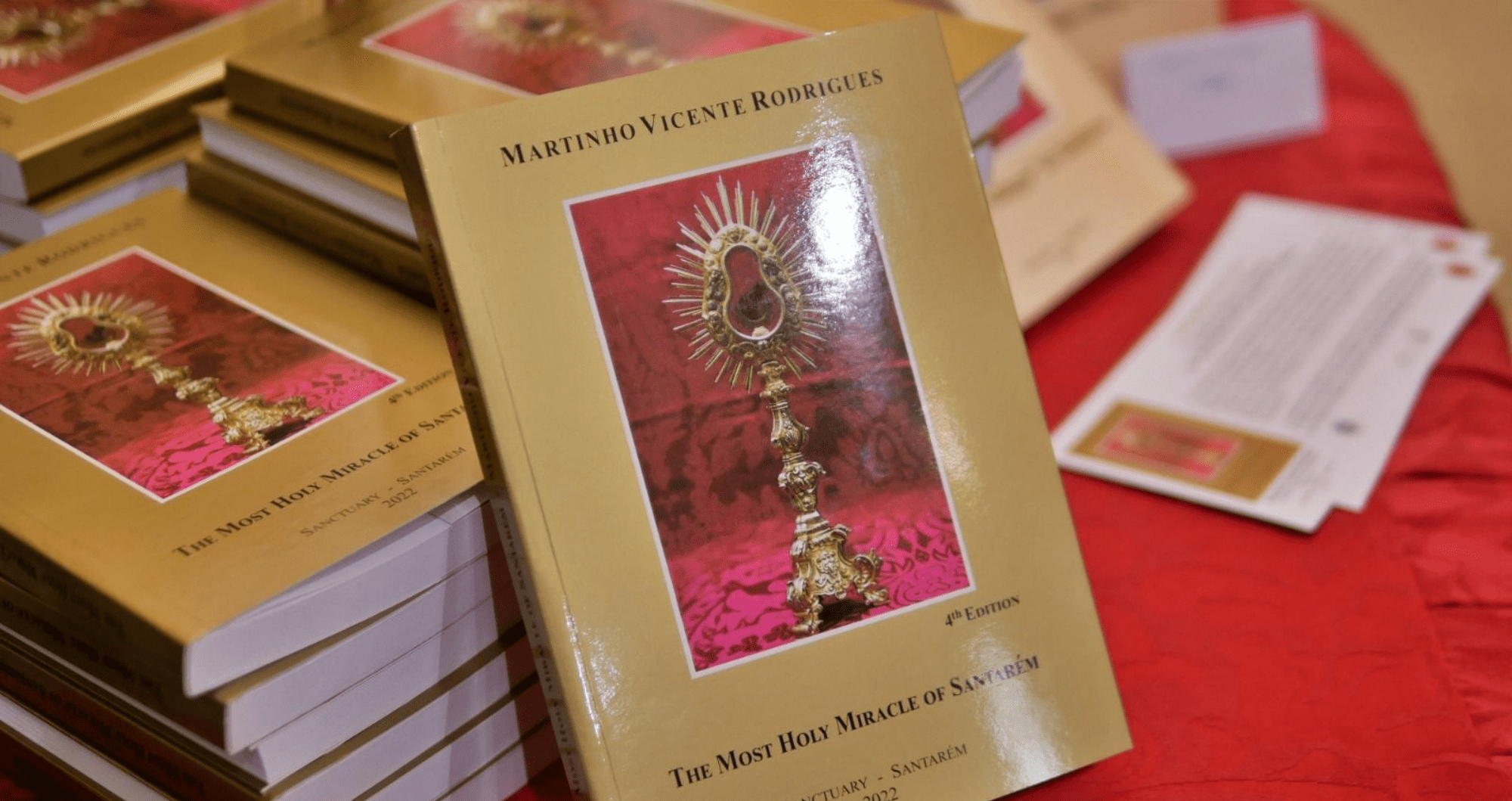 Igreja do Santuário do Santíssimo Milagre recebeu apresentação do livro