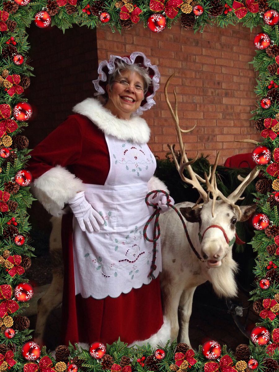 Mrs Claus Sharing Christmas Joy Missouri Mrs Claus Santas 4 Rent