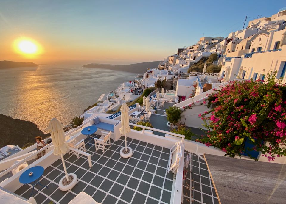 Best Time to Visit Santorini Weather, beaches, & sunshine