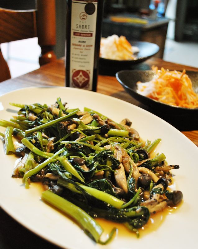 water spinach (kang kong) & shimeji mushroom stirfry recipe