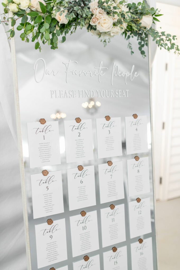 8 Unforgettable Seating Chart Ideas For Your Wedding Day | Saphire