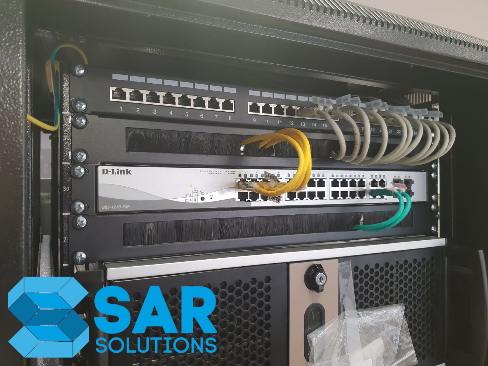 ¿NECESITAS ARMARIOS RACK? SAR Solutions
