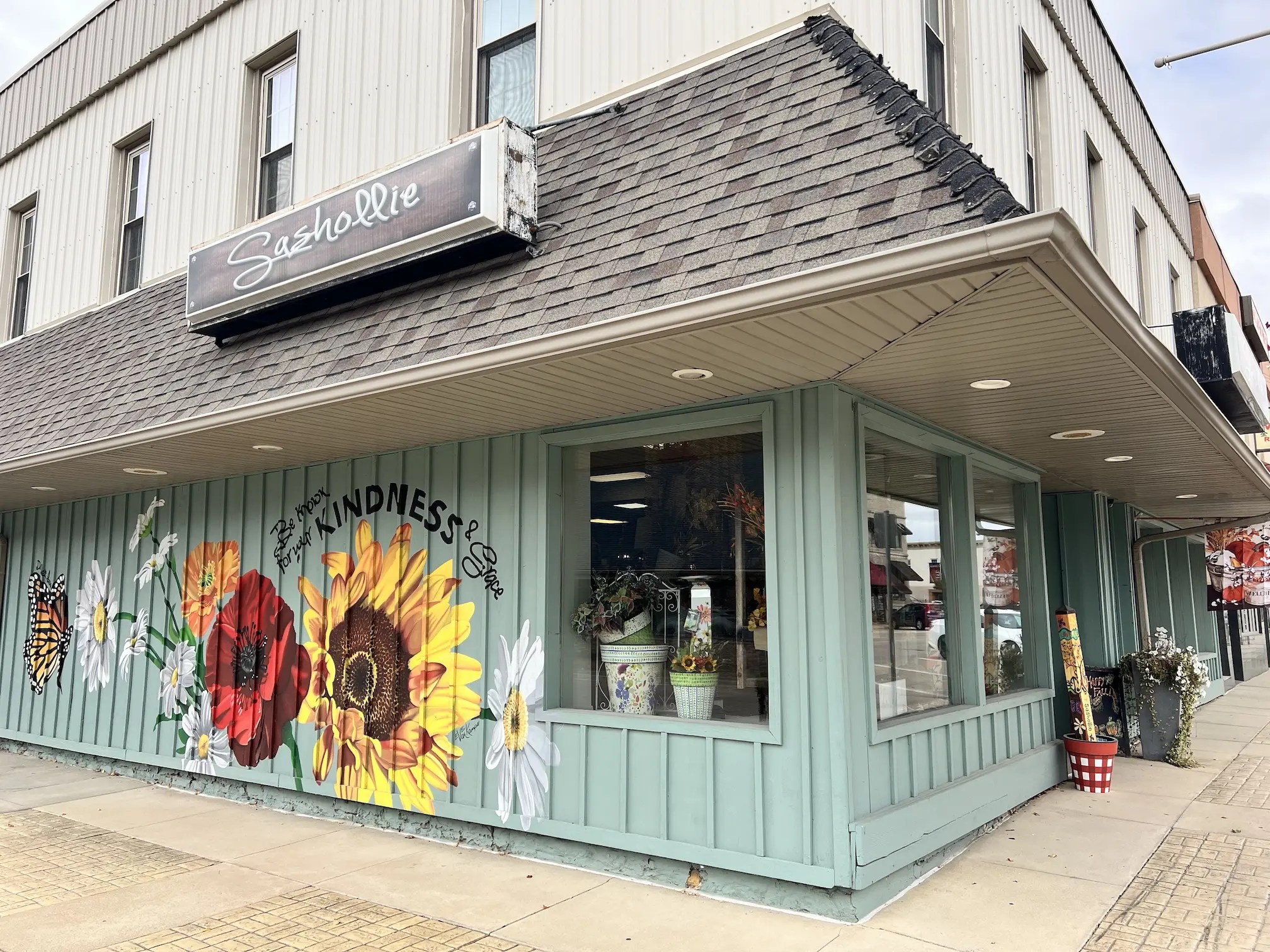 About Sashollie Boutique Unique Gifts, Home Décor & More