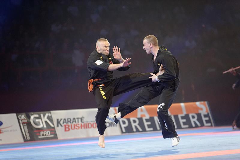Pengertian pencak silat secara umum adalah merupakan metode bela diri yang diciptakan untuk mempertahankan diri dari bahaya yang dapat mengancam keselamatan . Pengertian Pencak Silat Menurut Para Ahli
