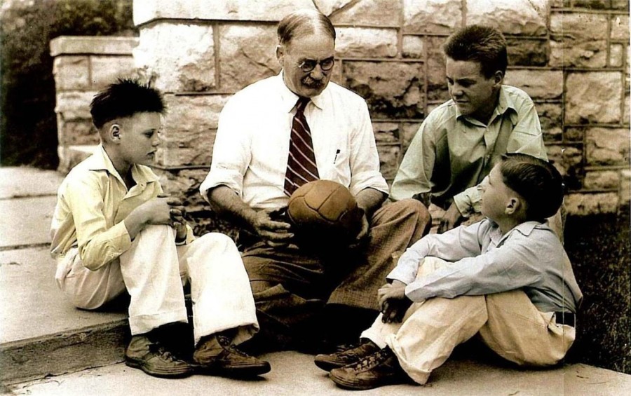 Beografi Singkat Penemu Bola Basket, Dr. James Naismith