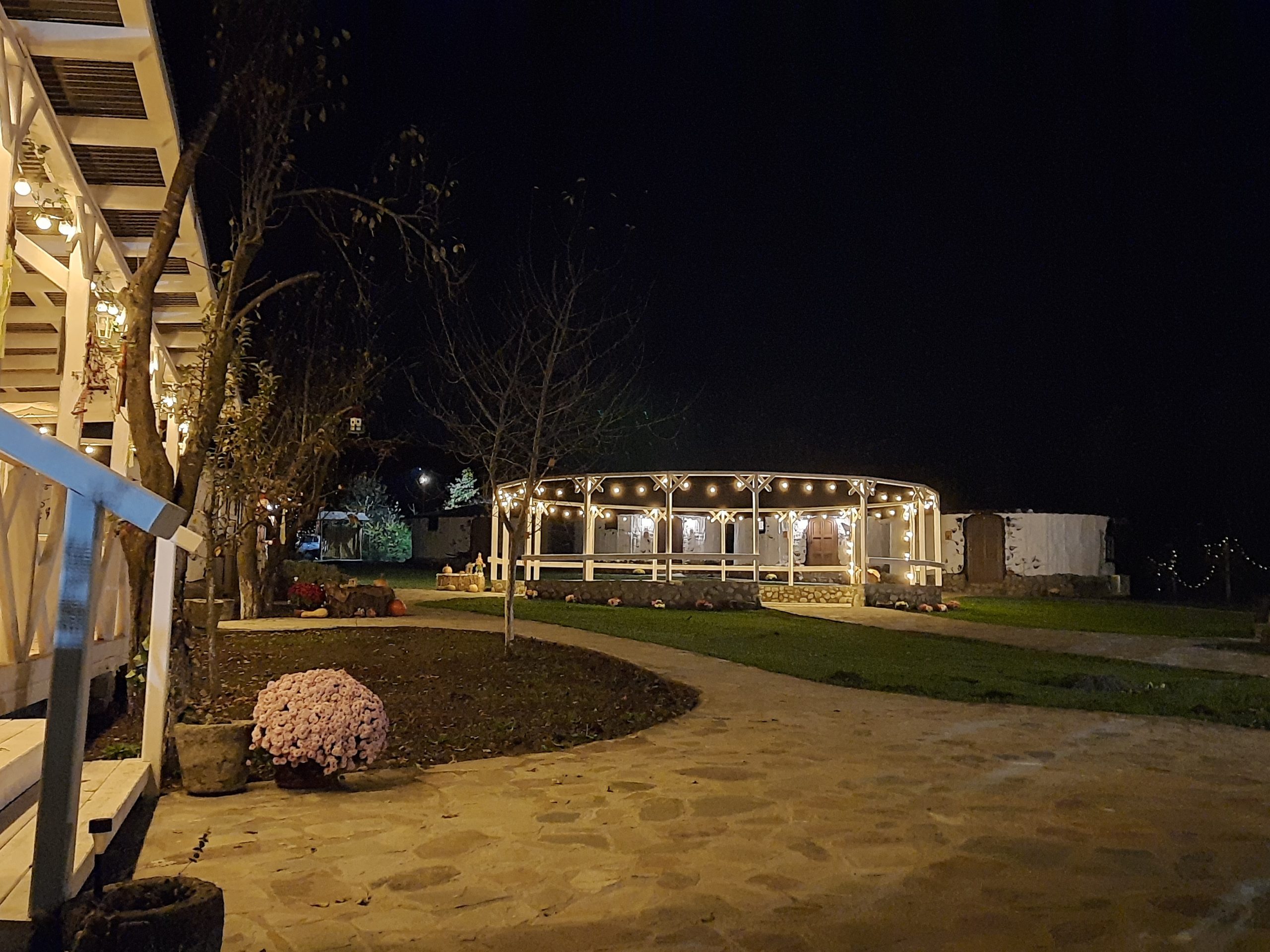 Galerie FOTO Satul cu Flori Buzau