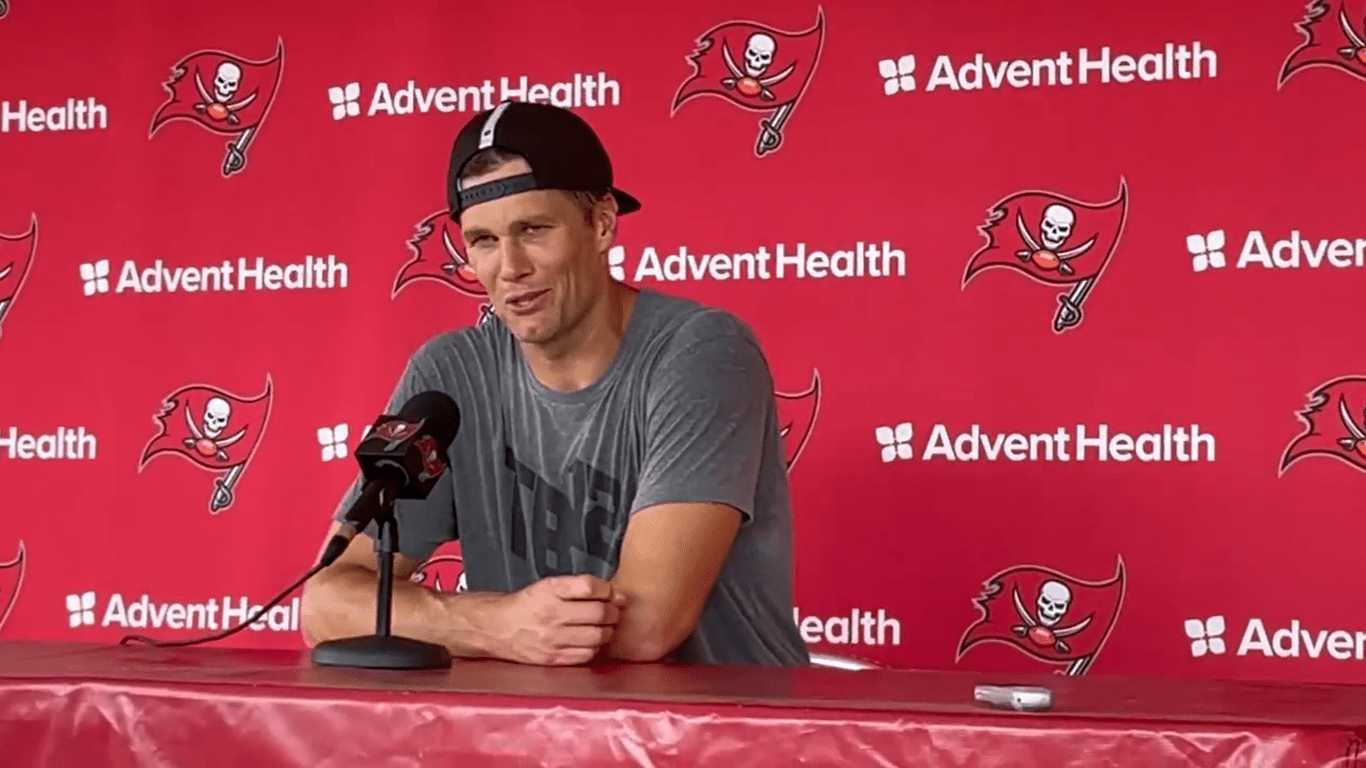 Tom Brady provides epic troll of Ohio State QBs ahead of showdown with