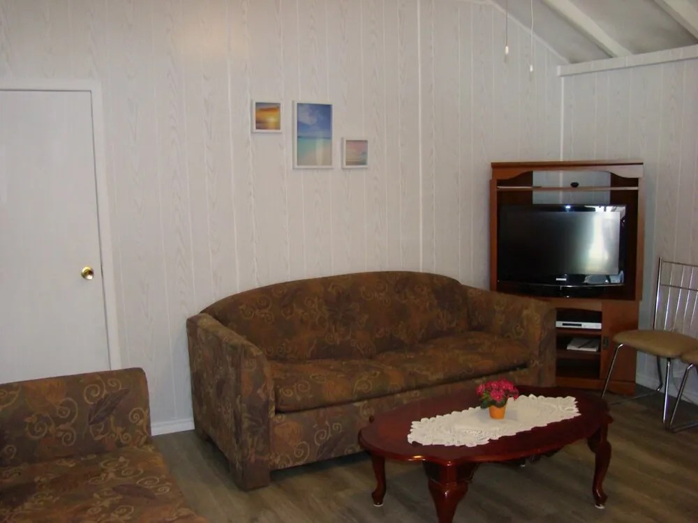 104 Third Avenue North Unit 4, Sauble Beach Sauble Beach Cottage Rentals