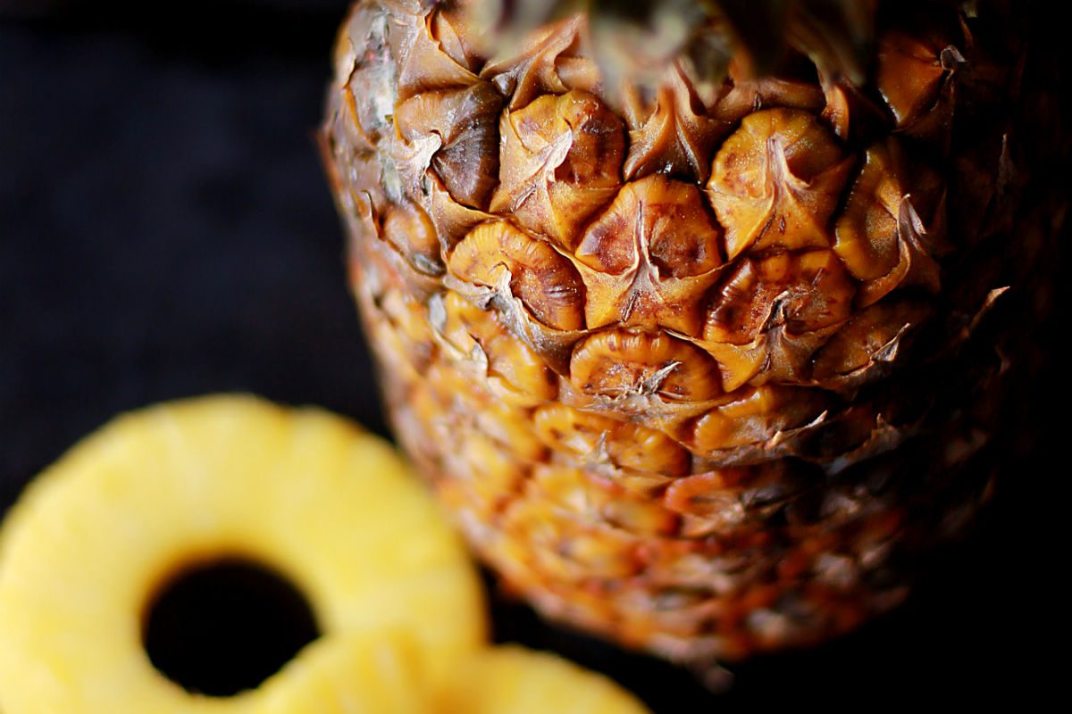 21 Benefícios do Abacaxi Para Saúde + Receita SaúdeLAB