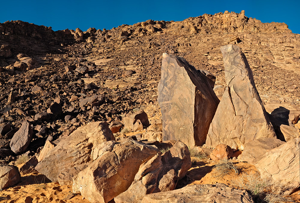 Split Rock In Context Arabian Rock Art Heritage