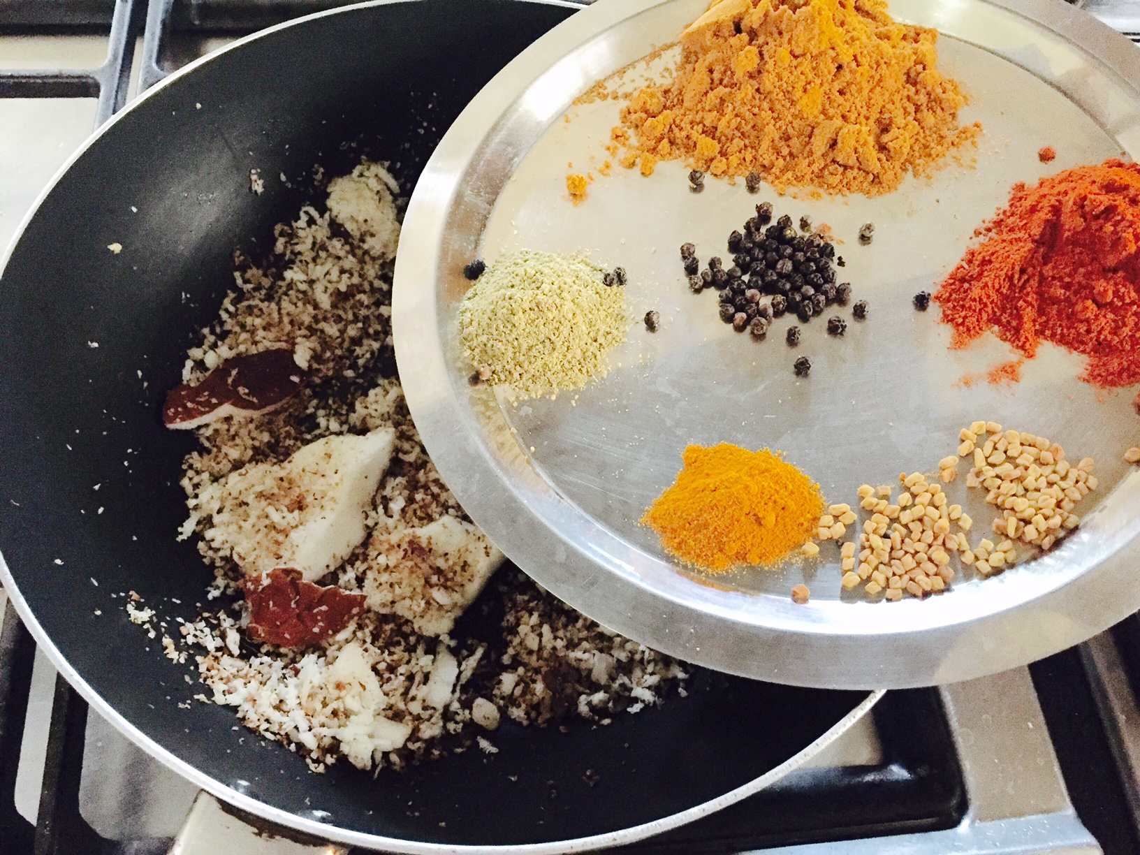 Koonieraalnirachakanavathiyal Saute Fry N Bake
