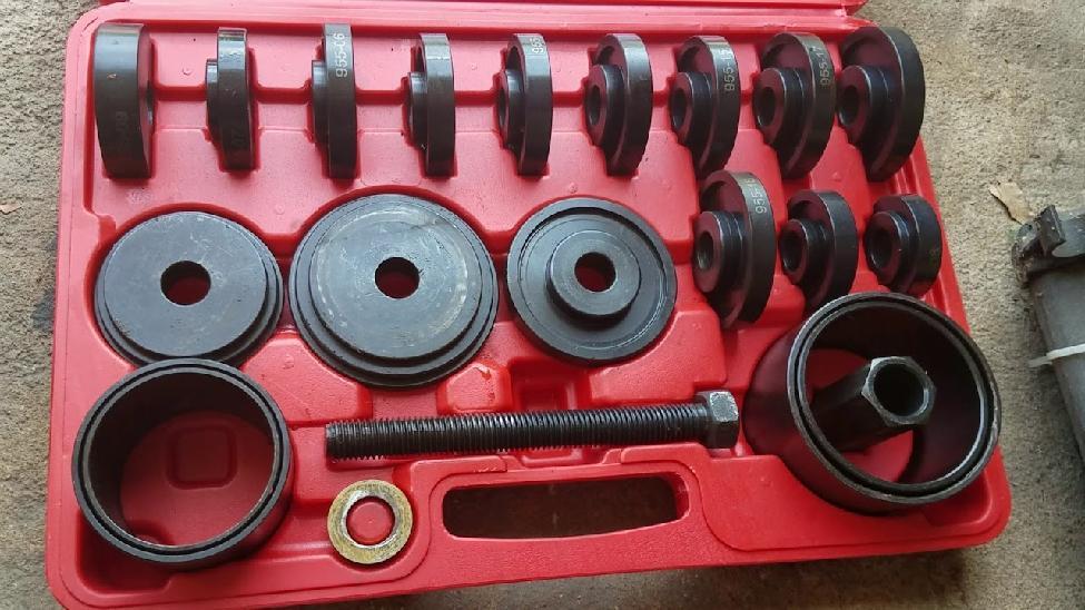 How to Use a Wheel Bearing Tool