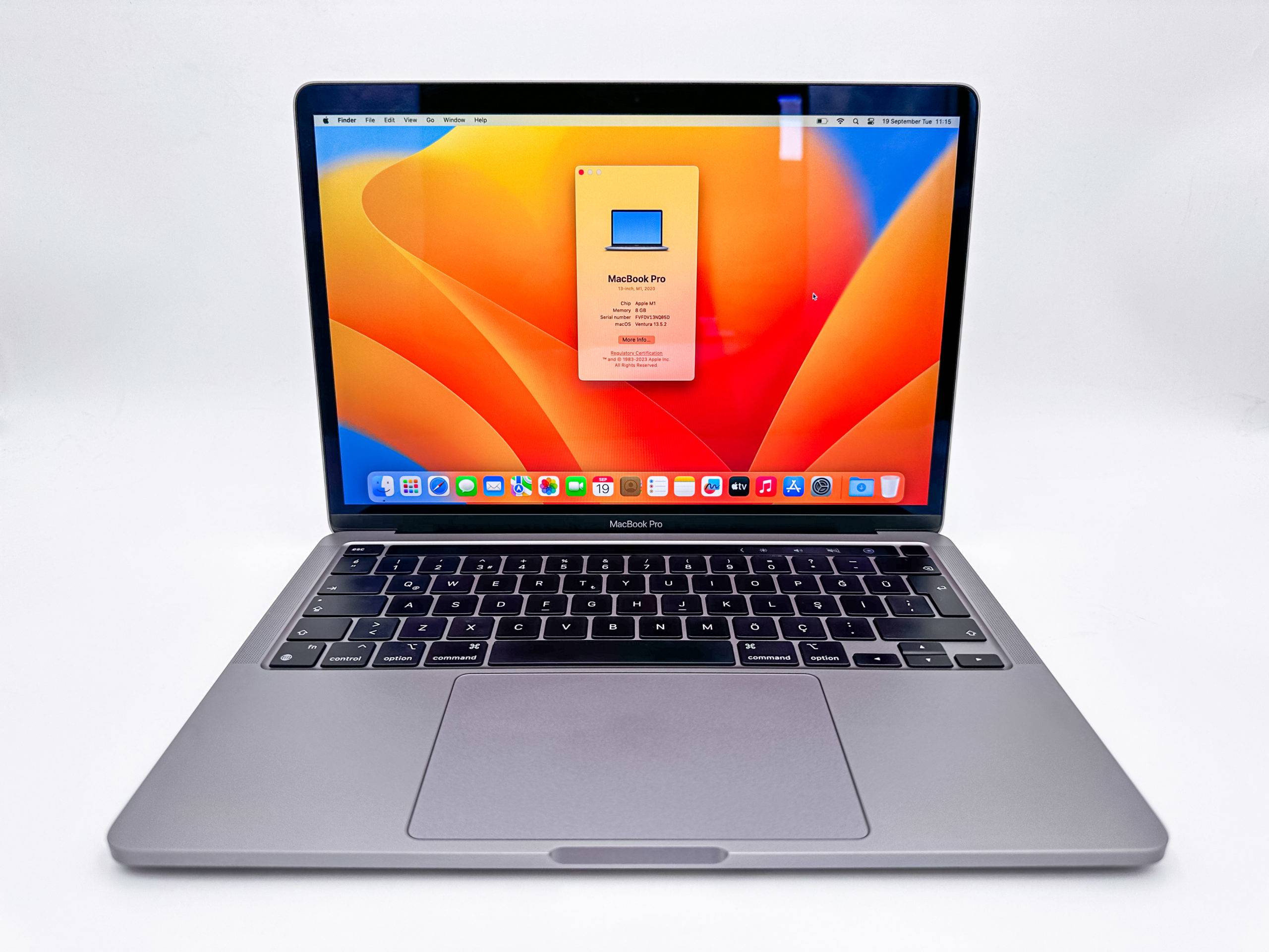 MacBook Pro 13″ 2020 M1 8 GB 256 GB Uzay Gri Farklı Düşün! En