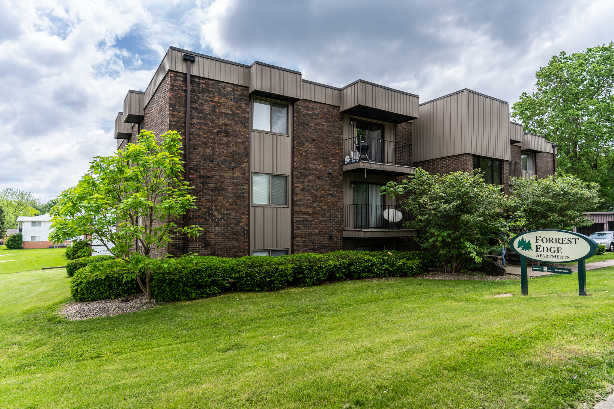 Forrest Edge Apartments Peoria, IL Professional Leasing & Real Estate