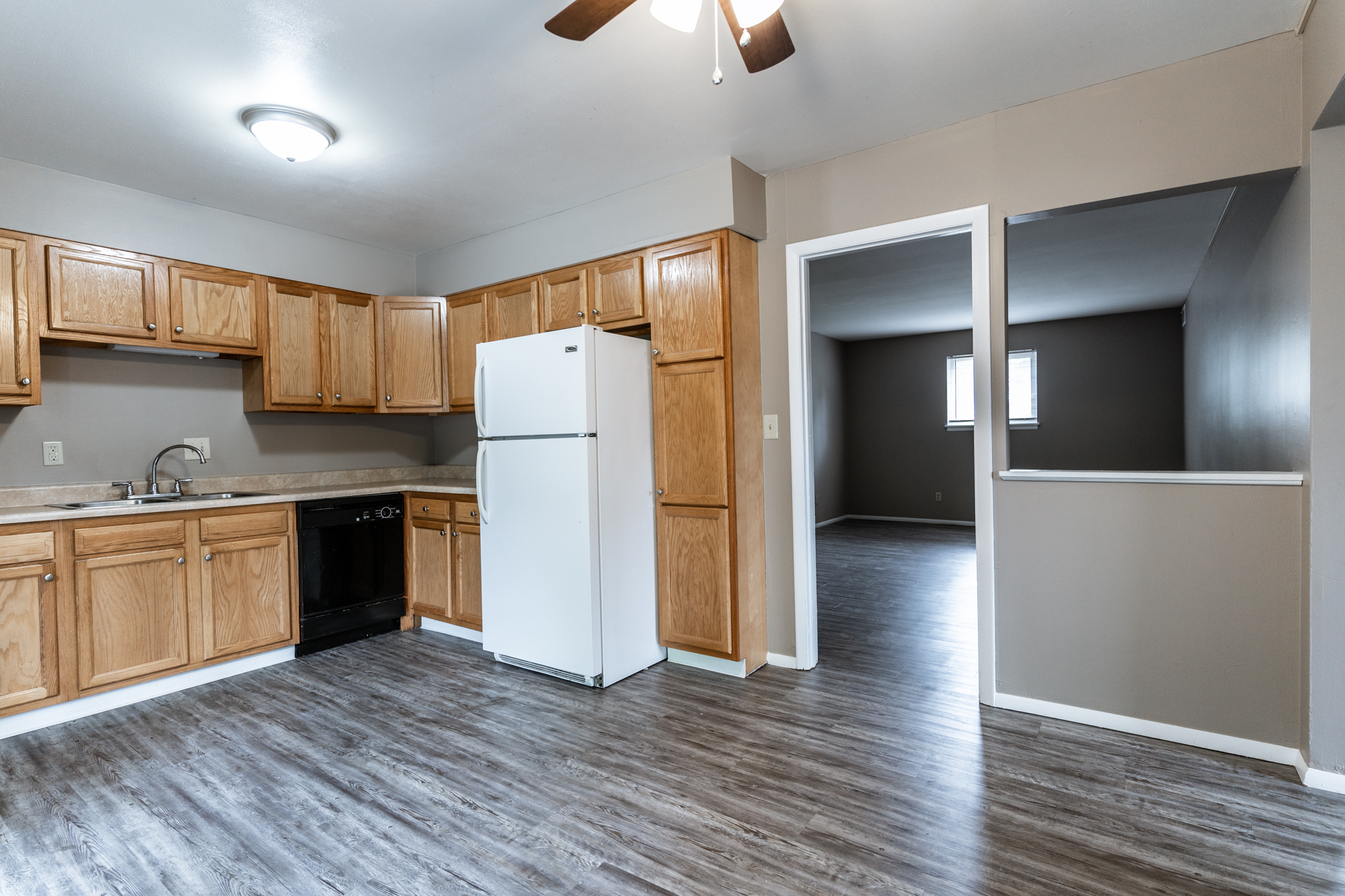 Covington Place Apartments Peoria, IL Professional Leasing Services, Inc.