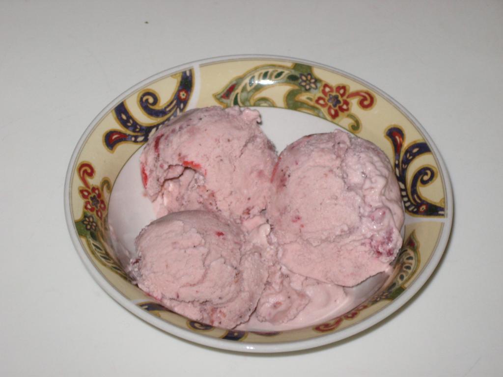 Natural Sugar Strawberry Ice Cream Savory and Safe