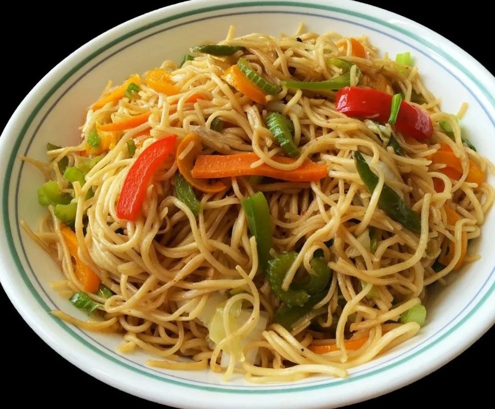 Understanding the Difference Between Lo Mein and Chow Mein Savory