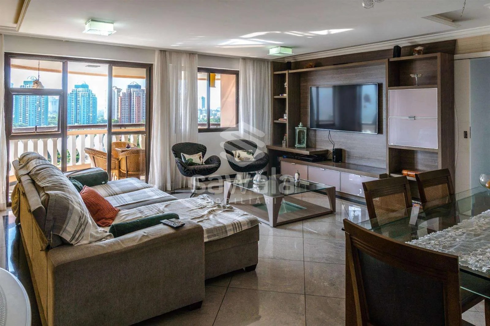 Apartamento em Barra da Tijuca com 3 quartos por R 8.000 Sawala Imobiliária