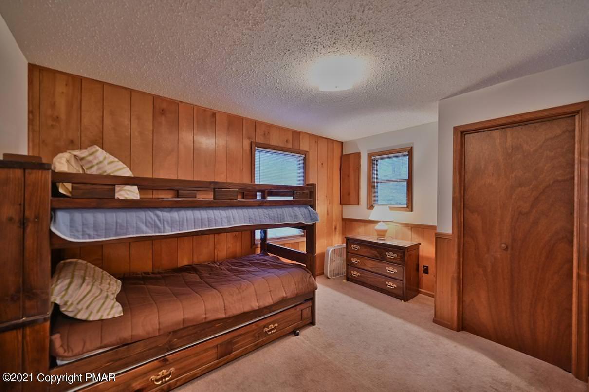 17 Saw Creek Estates