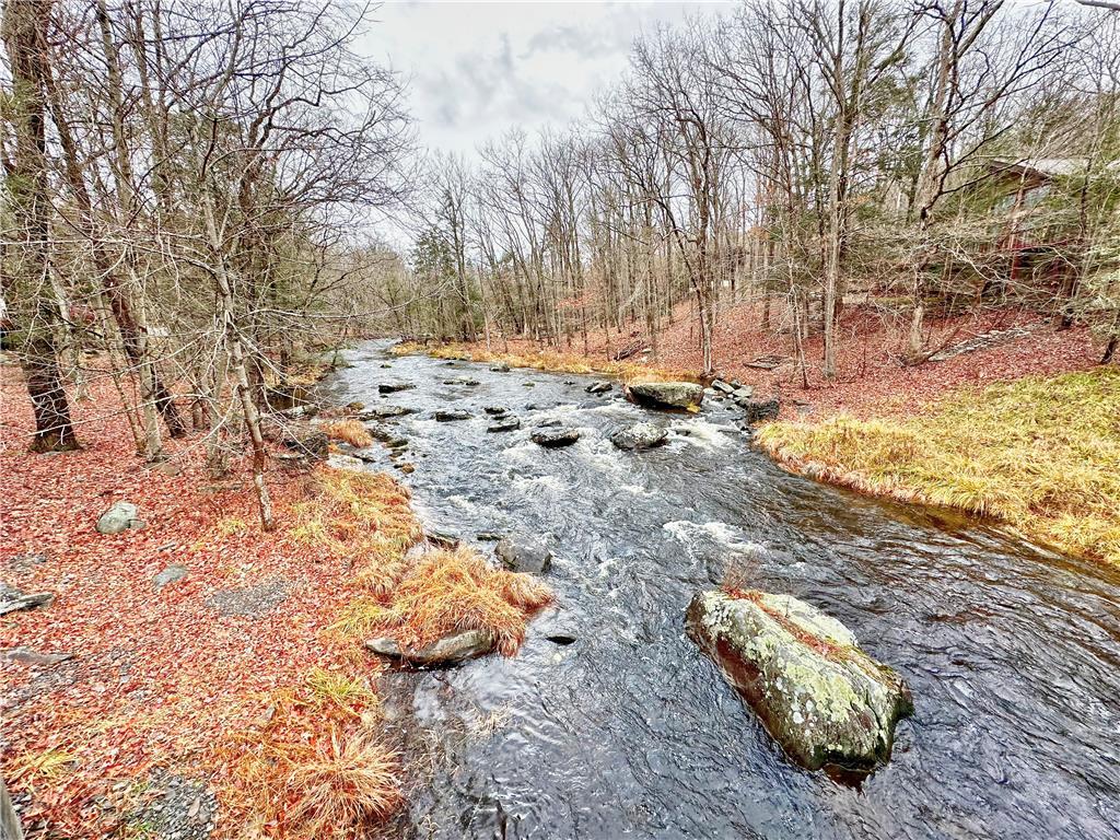 6467 Decker Road, Bushkill, PA Saw Creek Estates