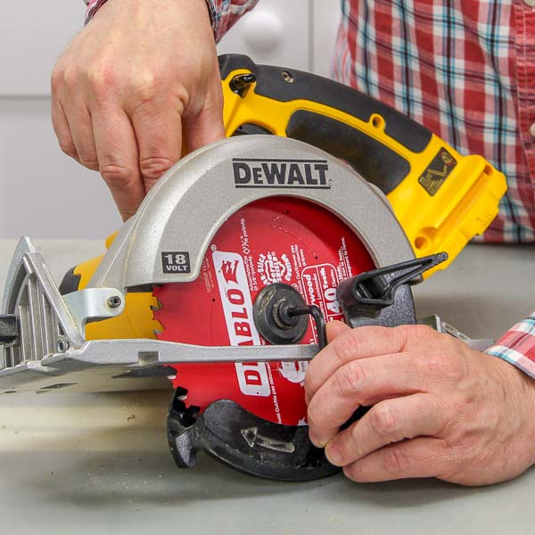 How to Change a Circular Saw Blade (+ Blade Direction) Saws on Skates®