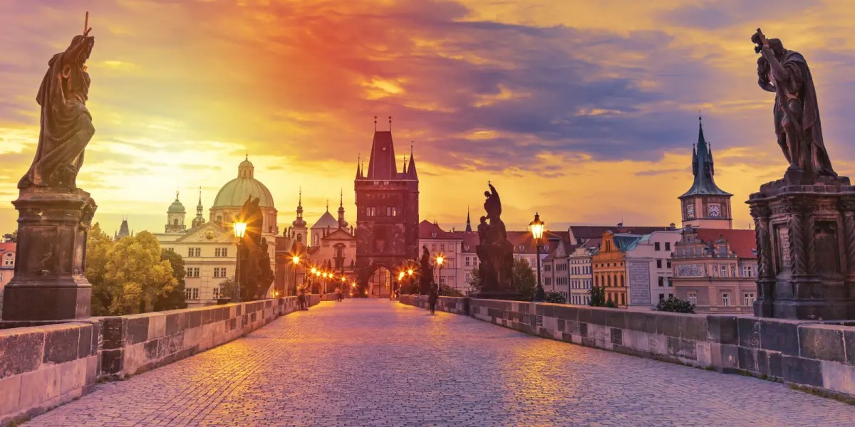 Top 10 romantic places in Prague. Explore the City's Charm!