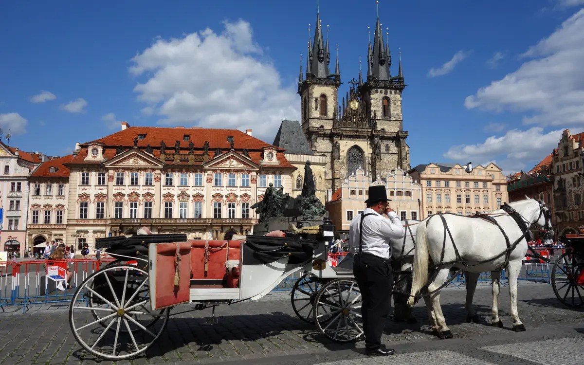 Top 10 romantic places in Prague. Explore the City's Charm!