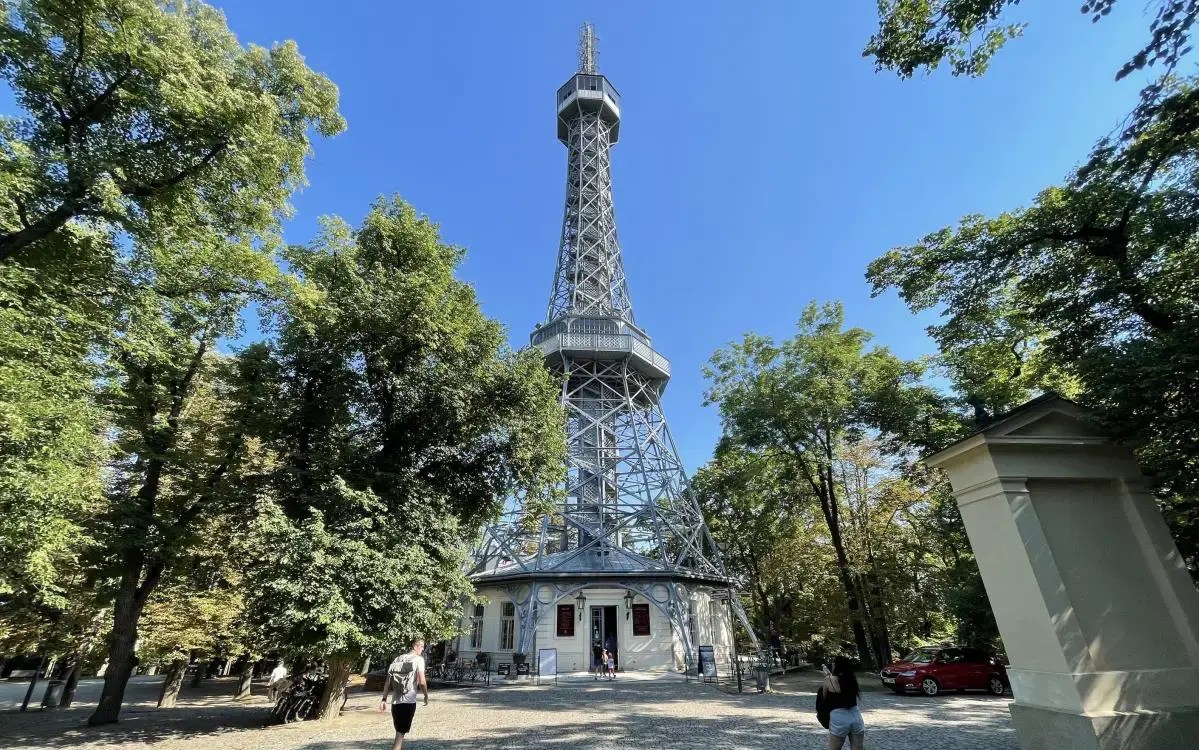 Top 10 romantic places in Prague. Explore the City's Charm!