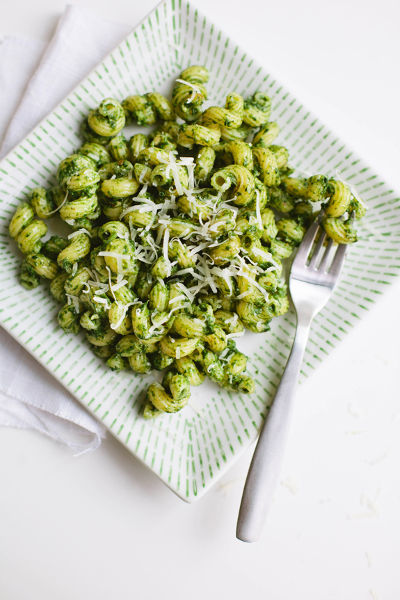 15 Minute Vegetarian Meal Kale Walnut Pesto Pasta Say Yes
