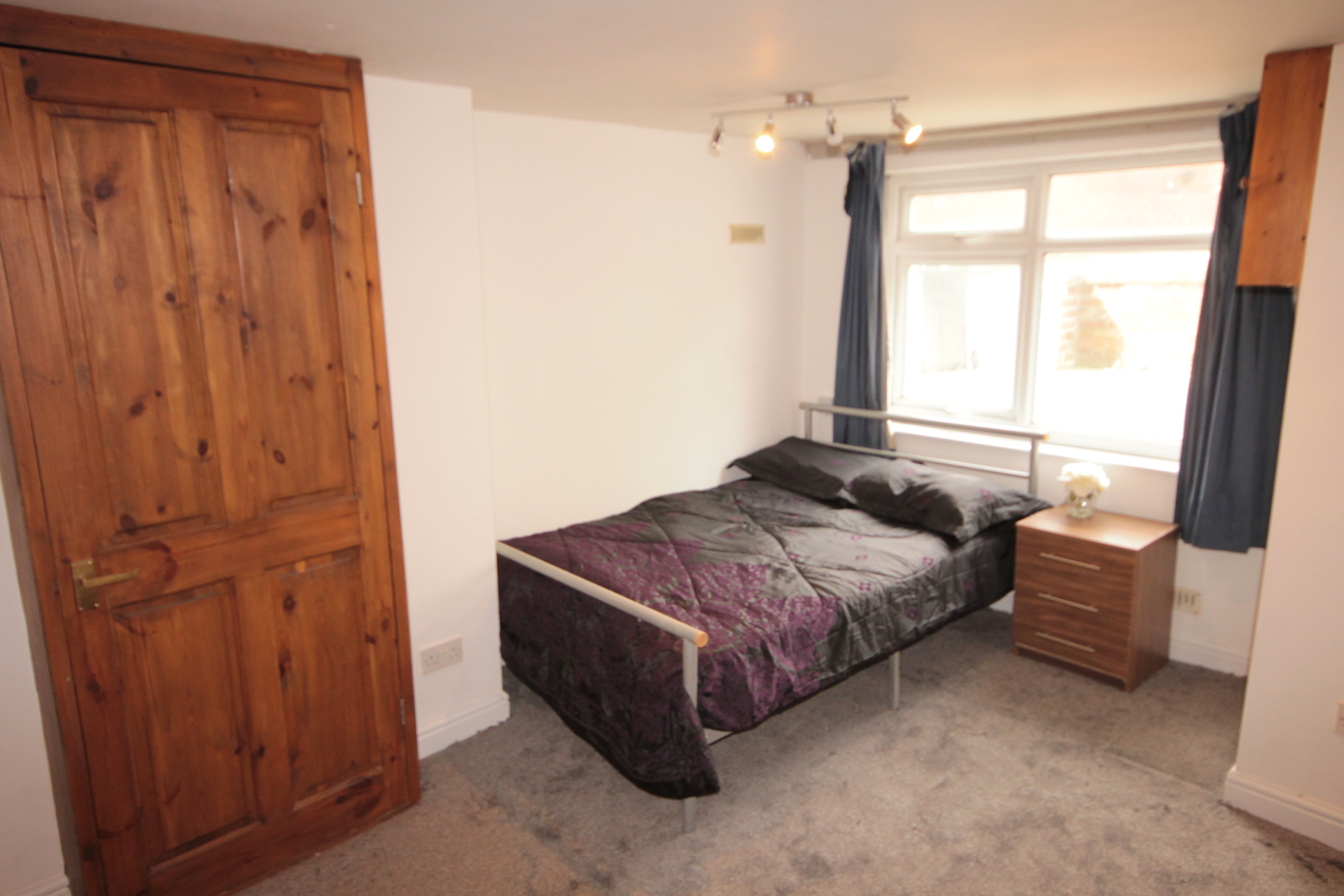 Knowle Avenue, Burley, Leeds, LS4 2PQ (21543) sbliving sbliving