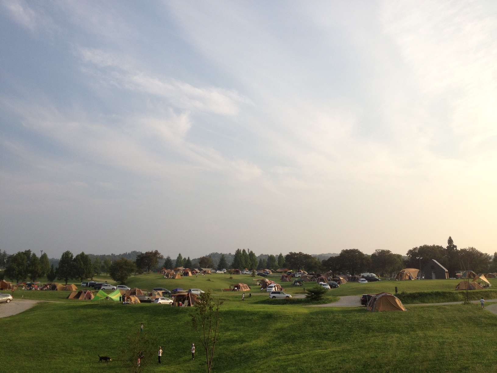 キャンプ場レポ】 スノーピークヘッドクォーターズキャンプフィールドの新設サイトレビュー | Camping Style Design Office 11月の3連休はヘッドクォーターズキャンプフィールドにて設営サポートいたします！ ｜ スノーピークストア 石井スポーツヨドバシさいたま新都心駅前店 ＊ Snow Peak Store Ishii Sports Saitama Shintoshinekimae