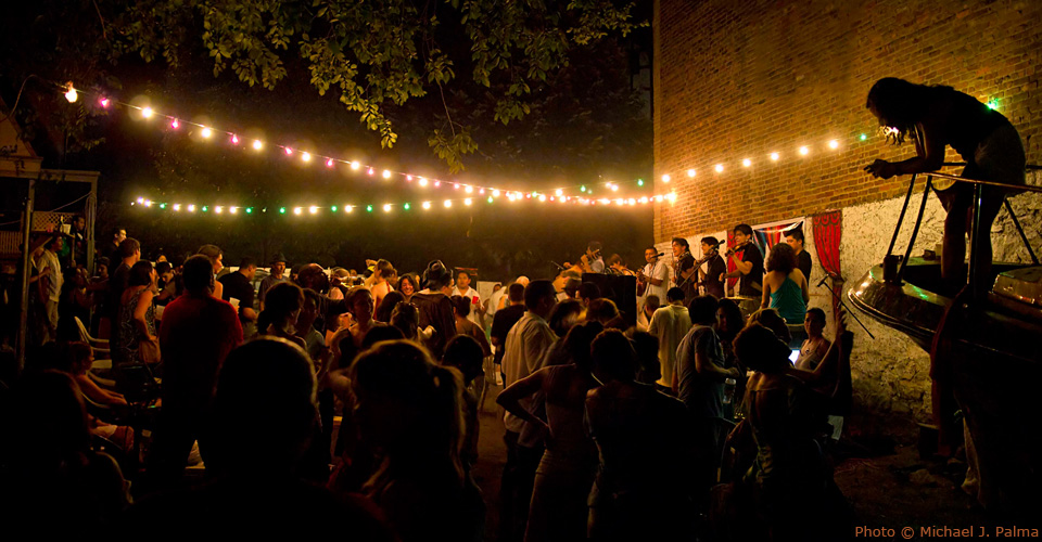 Summer House Party Logo