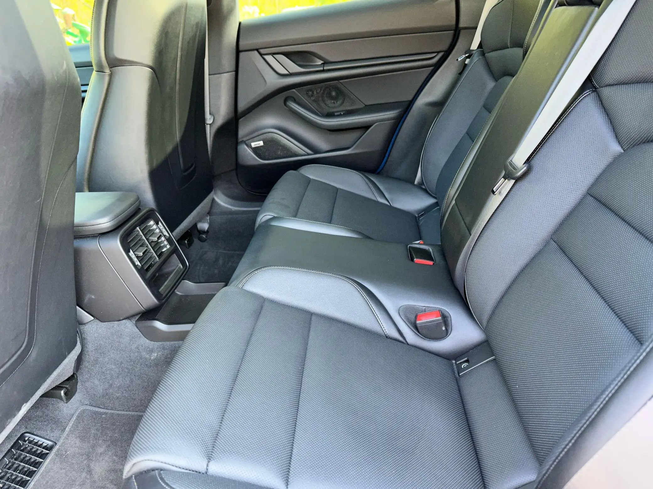 Fairly Used Ev Left Hand Wheel Drive Second Hand Electric Car For Sale